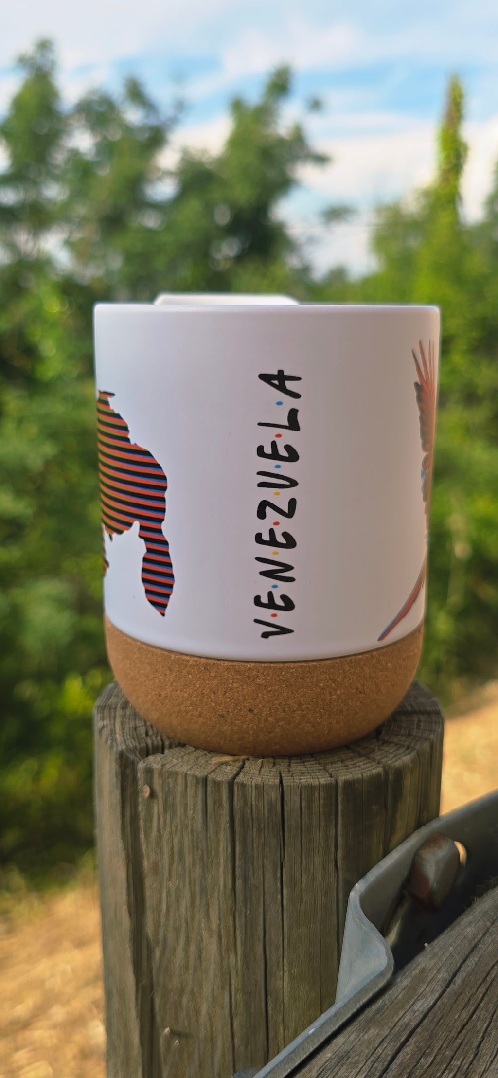Taza blanca con base de corcho Venezuela